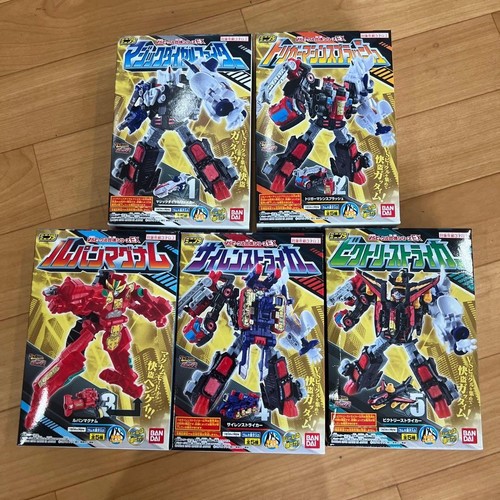 Power rangers lupinranger - rangers, vs